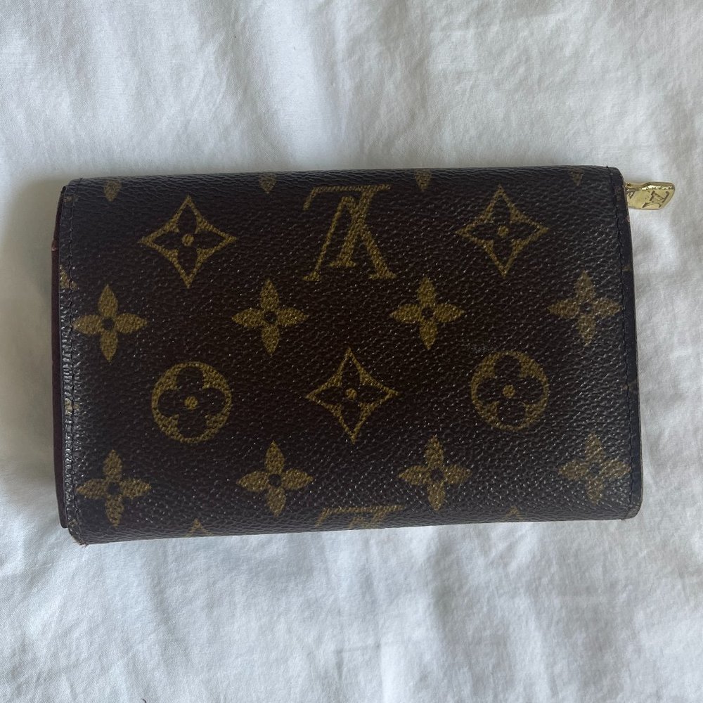 Authentic 2002 Louis Vuitton Monogram Wallet - Picture 11 of 13